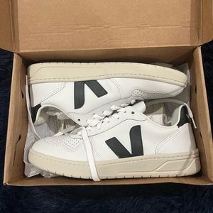 Vejas V-10 Black and White Sneakers, Never Worn
